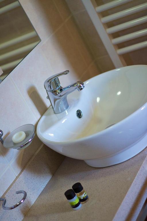 A bathroom at Elia Meronas