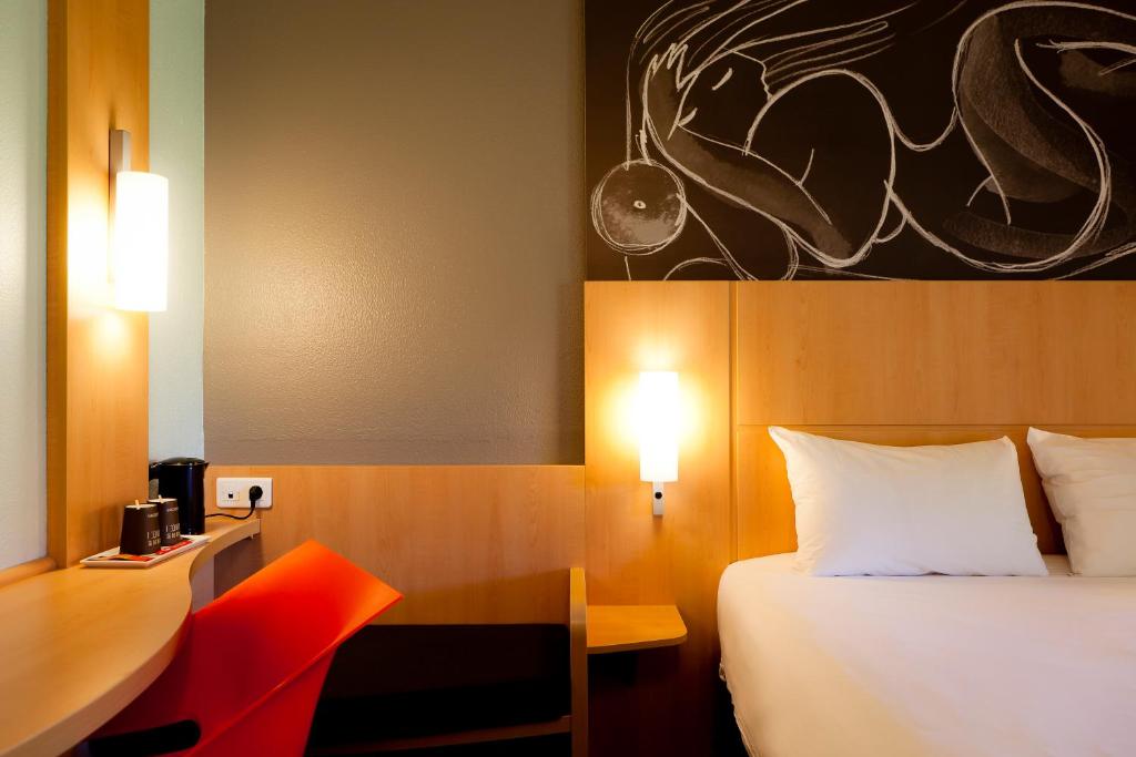 ibis Annecy Centre Vieille Ville - Two Adjacent Double Rooms (non Communicating)