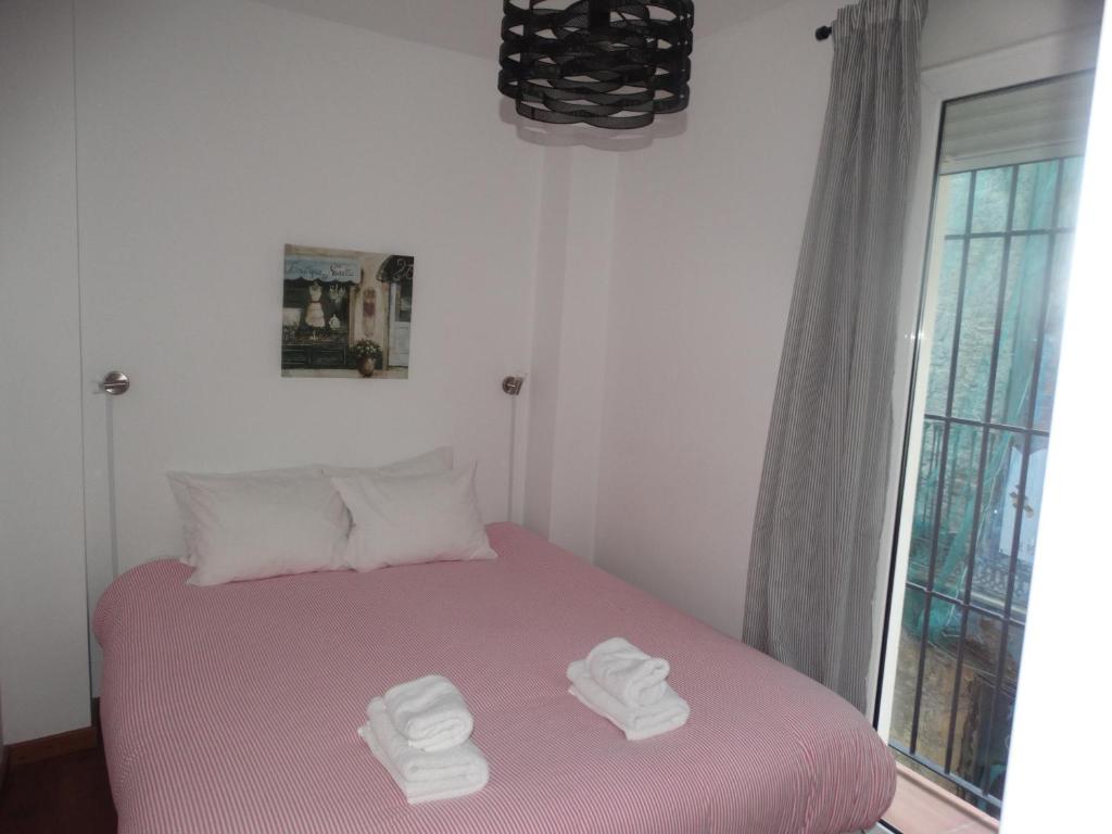 Posteľ alebo postele v izbe v ubytovaní Málaga Apartamentos - Pozos Dulces, 22