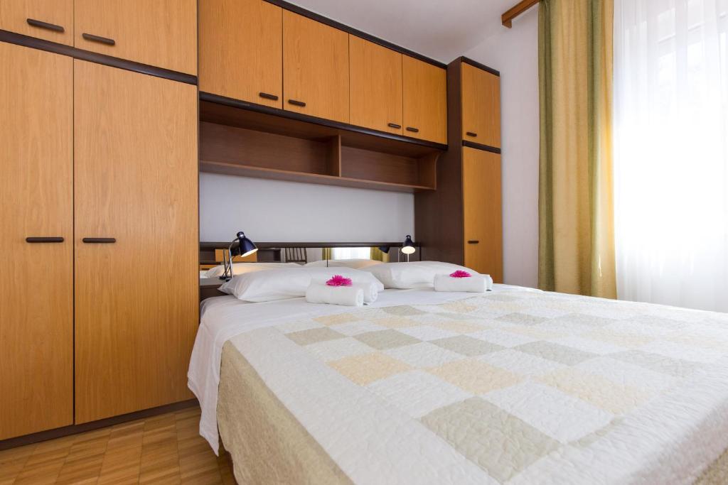 Posteľ alebo postele v izbe v ubytovaní Apartments Andrea V