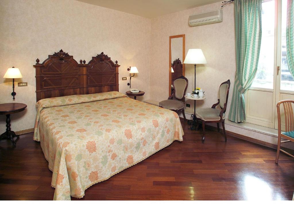 Postel nebo postele na pokoji v ubytování Hotel Fortuna