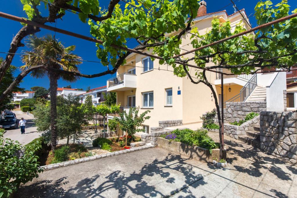Budova, v ktorej sa apartmán nachádza