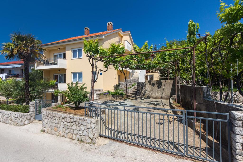 Budova, v ktorej sa apartmán nachádza