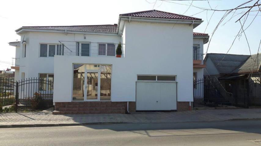 Pensiunea Leonte - Housity