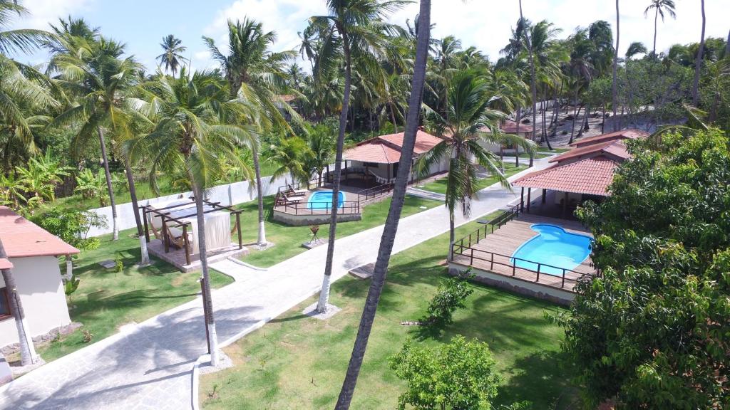an aerial view of a resort with palm trees at Country Club Pititinga in Pititinga