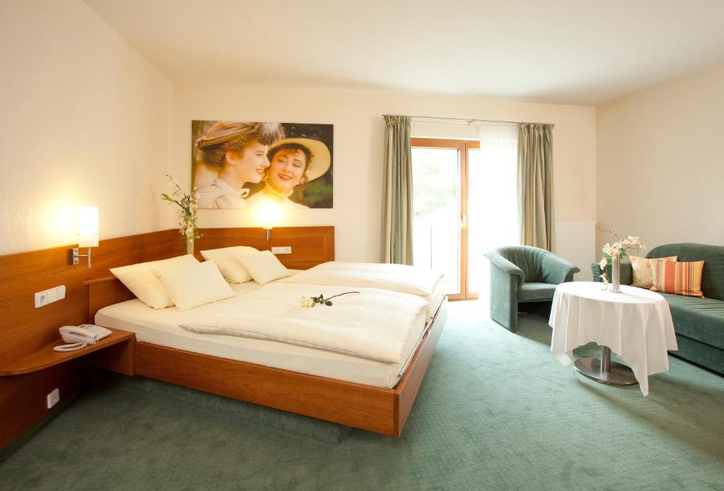 Postel nebo postele na pokoji v ubytování Hotel Adler