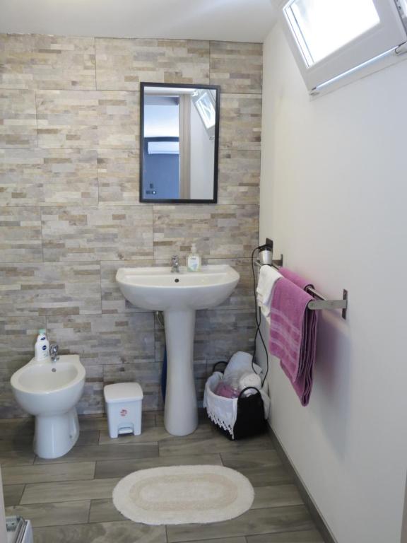 A bathroom at Sicily Etna House