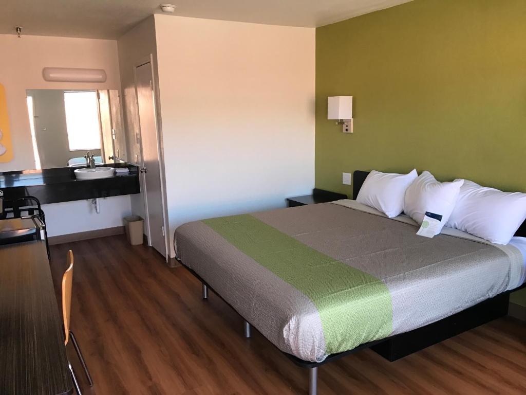 Postel nebo postele na pokoji v ubytování Motel 6-Abilene, TX