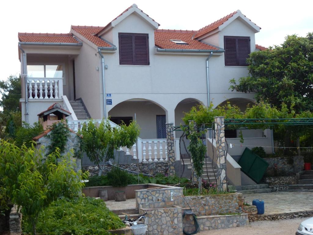 Apartmani Zmiric Primosten