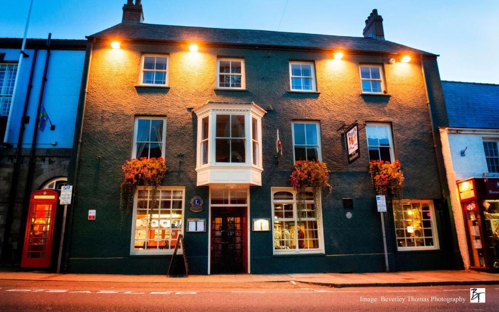 a large brick building on the corner of a street at Old Kings Arms Hotel in Pembroke