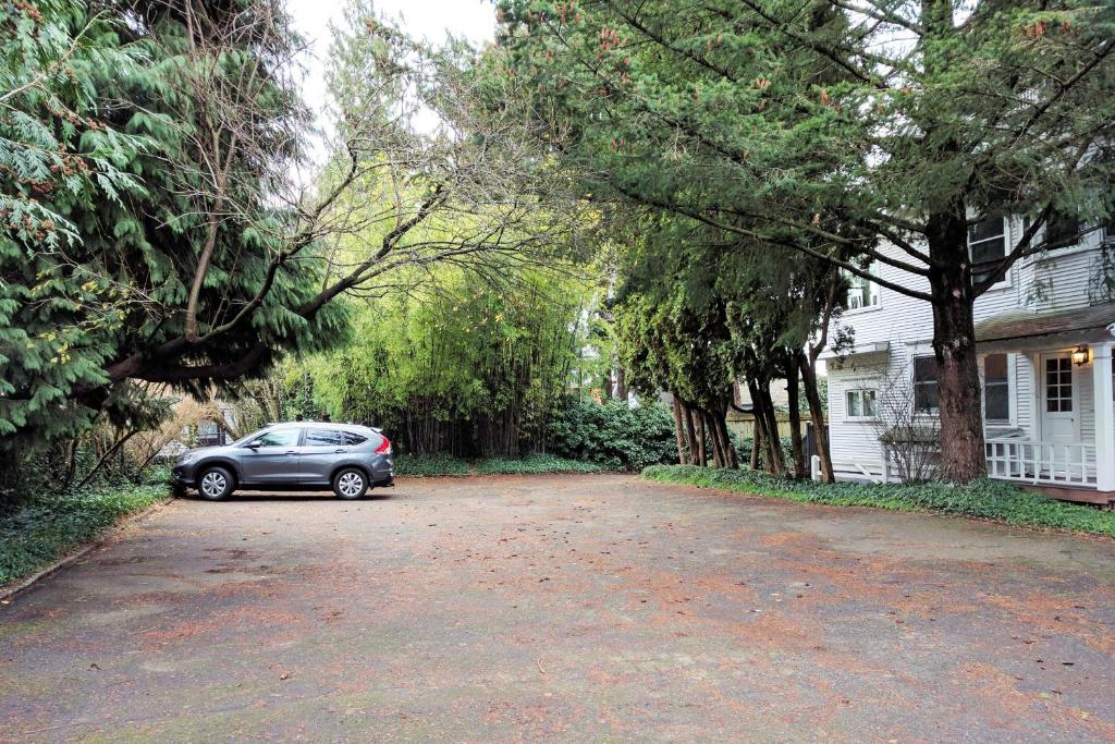 a car parked in a driveway in front of a house at Evermore Guesthouse in Portland