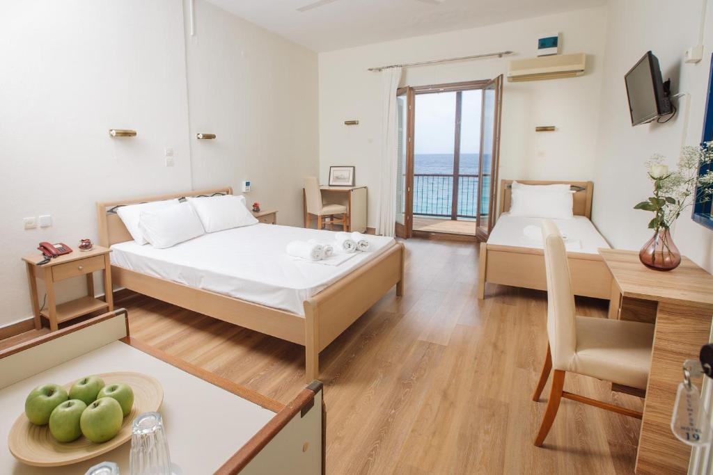Postel nebo postele na pokoji v ubytování Olympos Hotel