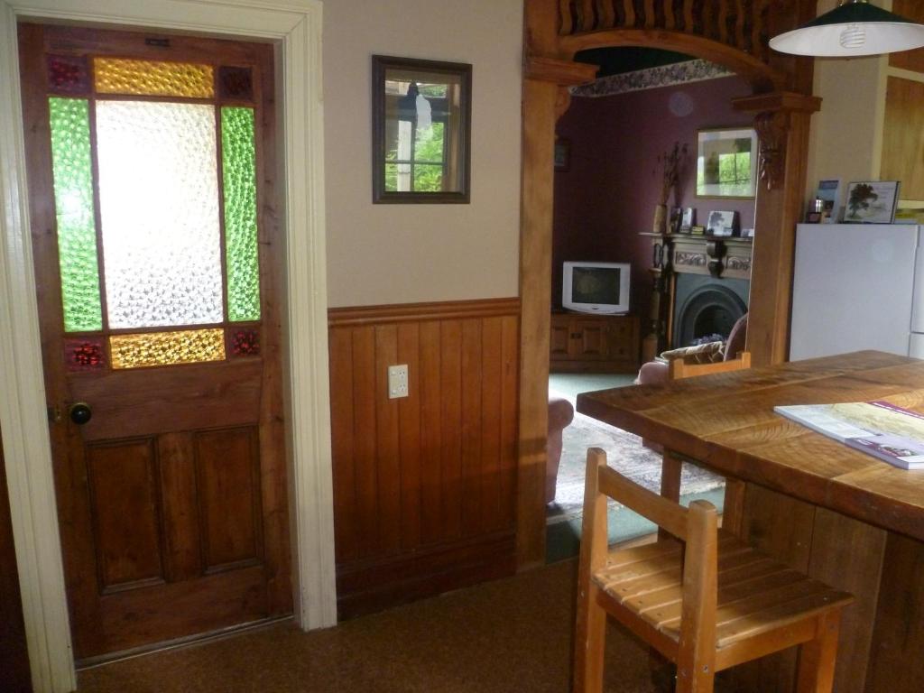 TV a/nebo společenská místnost v ubytování Hilltop Accommodation Catlins