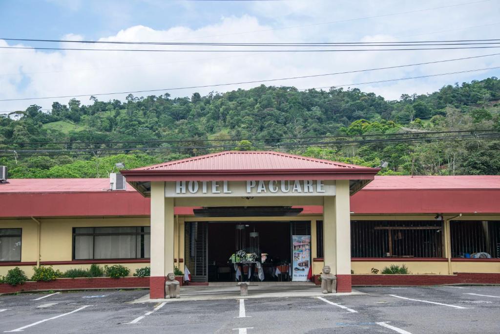 Nespecifikovaný výhled na hory nebo výhled na hory při pohledu z hotelu
