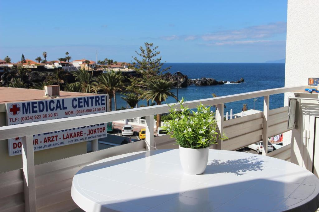 Fotografie z fotogalerie ubytování Ocean View Apartment at the beach Playa de La Arena v destinaci Puerto de Santiago