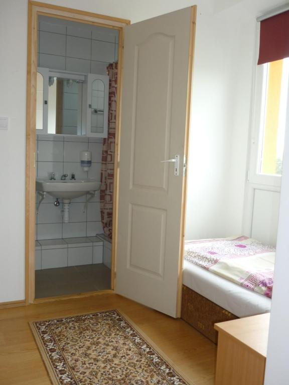 Postel nebo postele na pokoji v ubytování Touring & Sport Hotel Siófok