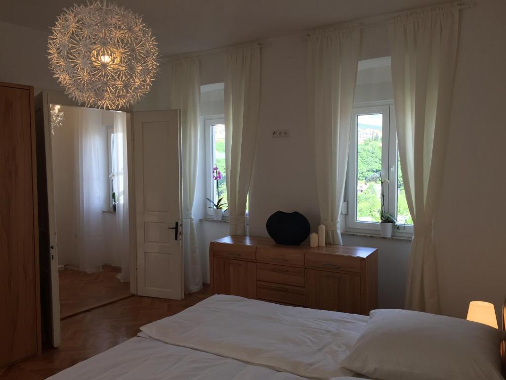 Postel nebo postele na pokoji v ubytování Central House Nona
