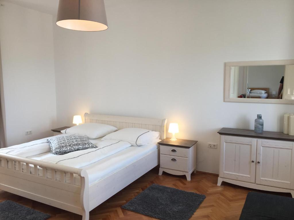 Postel nebo postele na pokoji v ubytování Central House Nona