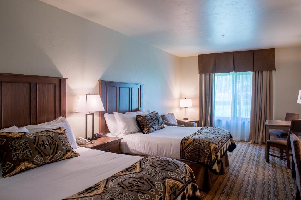 Cedar Creek Lodge & Conference Center - Standard Queen Room With Two Queen Beds