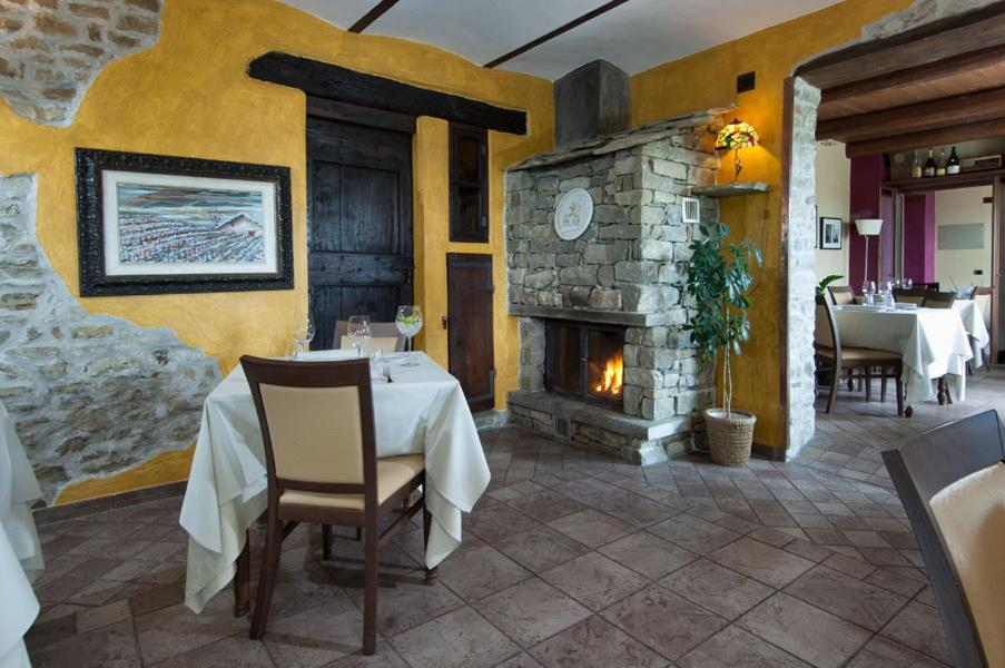 Posedenie v ubytovaní Trattoria Del Bivio