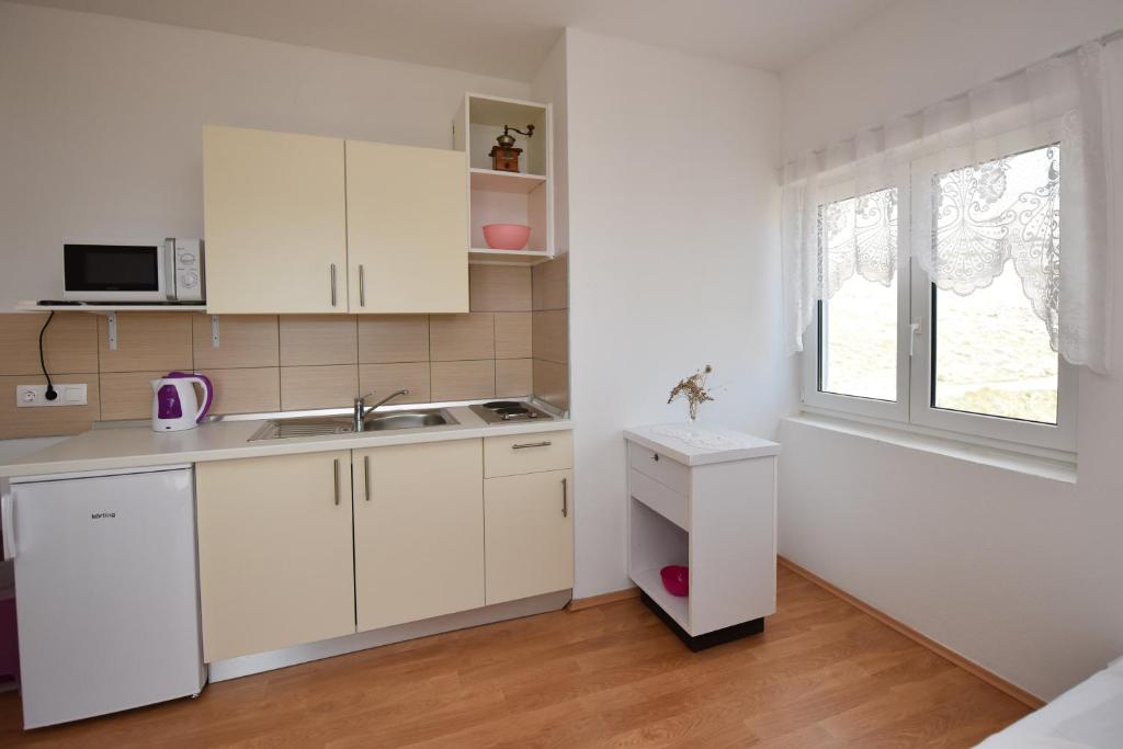 Kuchyň nebo kuchyňský kout v ubytování Apartments Zakarija
