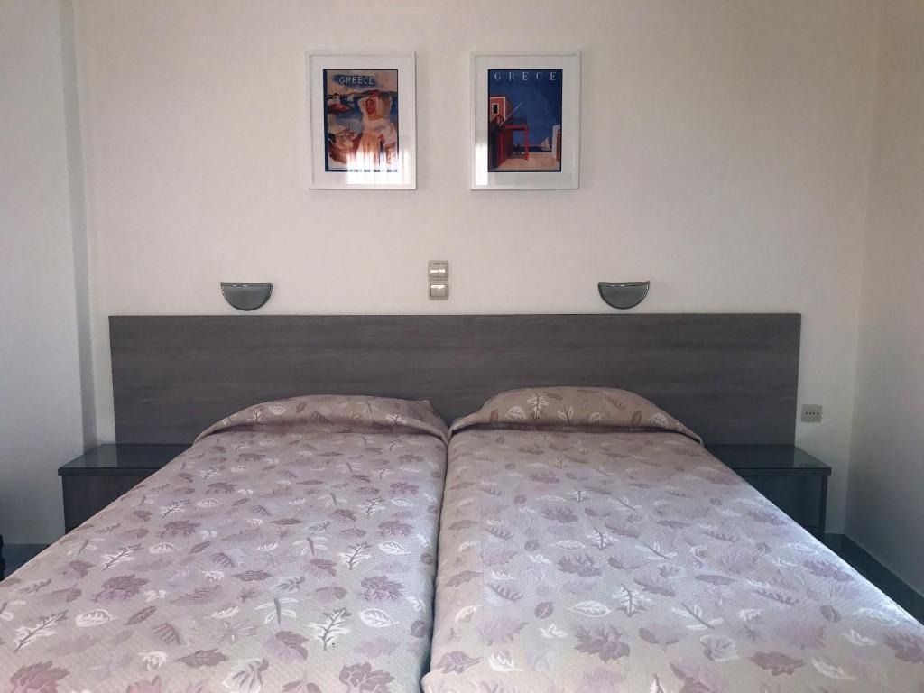 Postel nebo postele na pokoji v ubytování Hotel Karyatides