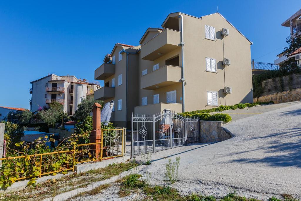 Budova, v ktorej sa apartmán nachádza