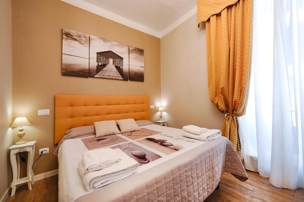 Łóżko lub łóżka w pokoju w obiekcie Onda Marina Rooms