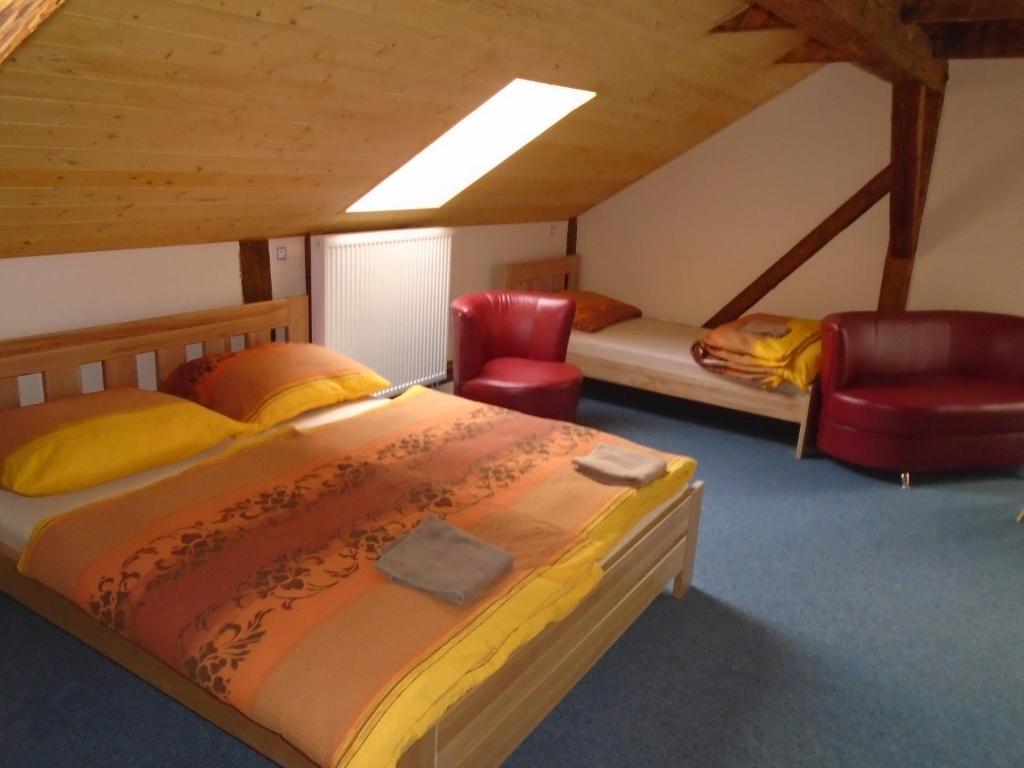 Postel nebo postele na pokoji v ubytování Hostinec Peterka