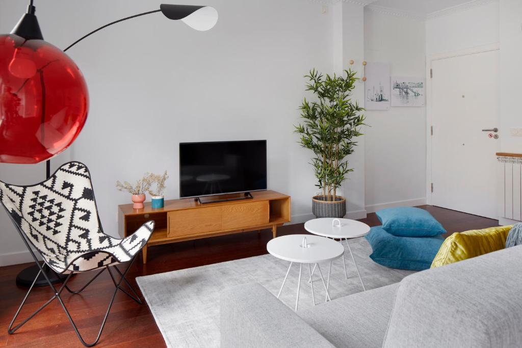 TV a/nebo společenská místnost v ubytování Basque Terrace by FeelFree Rentals