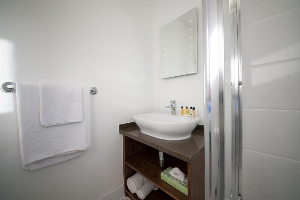 The Crown & Greyhound by Innkeeper's Collection - Resim 19