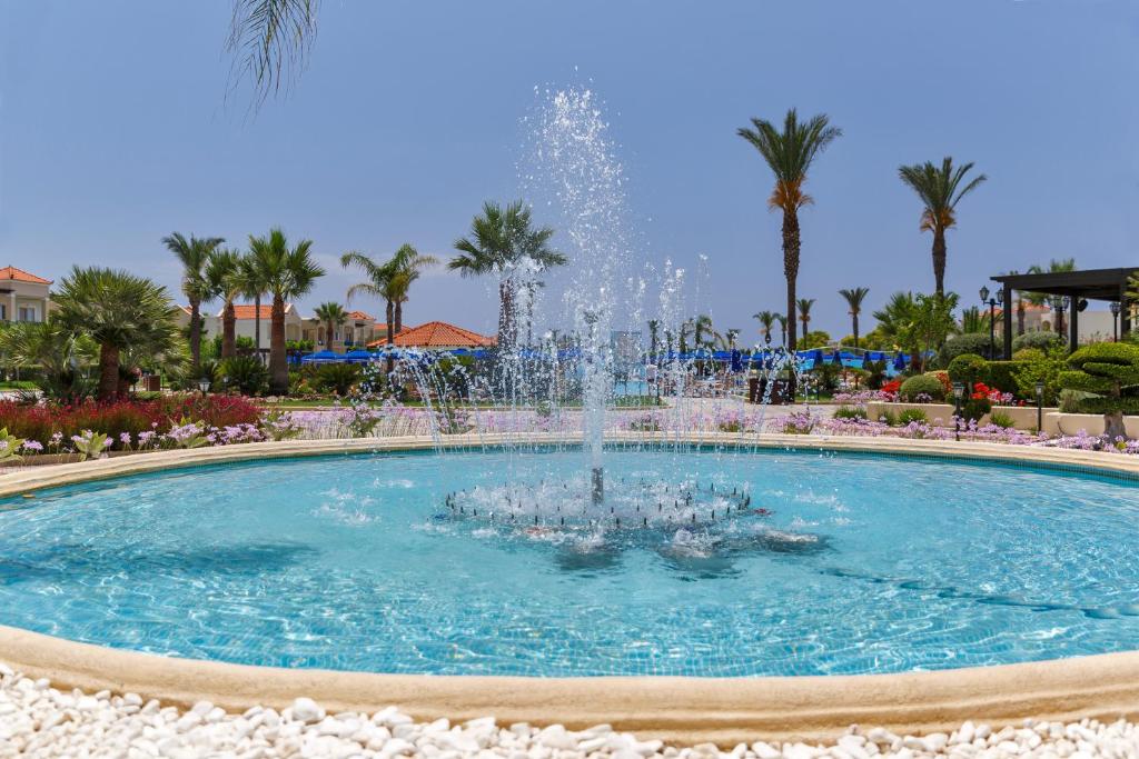 Bazén v ubytování Lindos Princess Beach Hotel nebo v jeho okolí