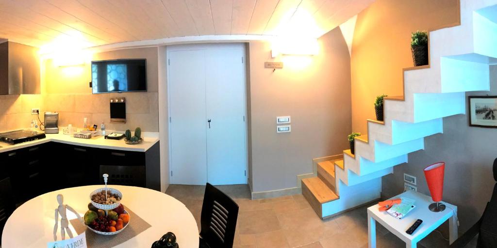 Kuchyň nebo kuchyňský kout v ubytování OroVerde Rooms & Suite nel cuore di Trani