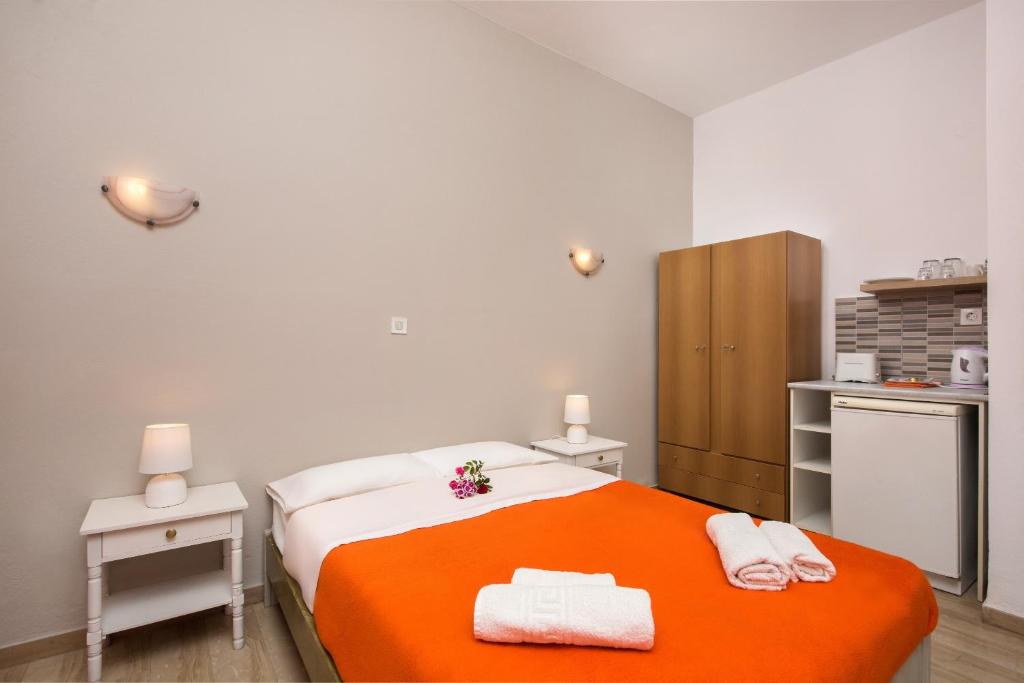 Postel nebo postele na pokoji v ubytování Argo Pool & Bar