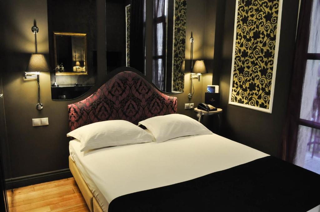 Letto o letti in una camera di Andromeda Hotel Thessaloniki