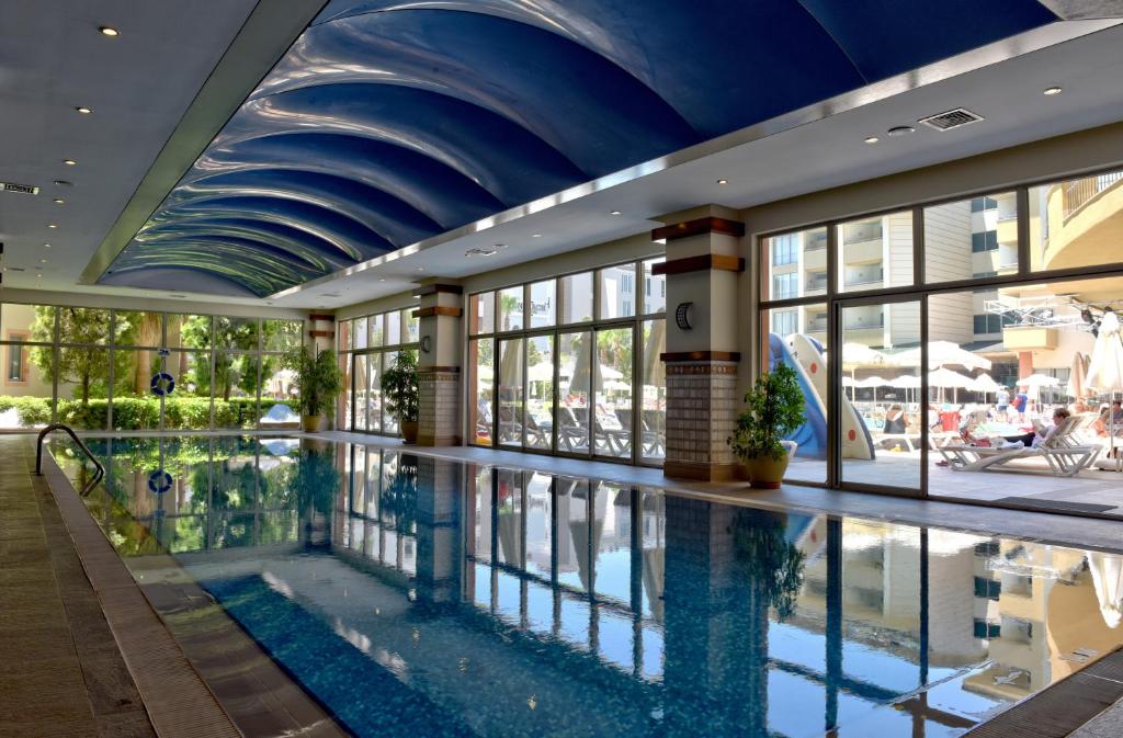 Bazén v ubytování Side Star Park Hotel - All Inclusive nebo v jeho okolí