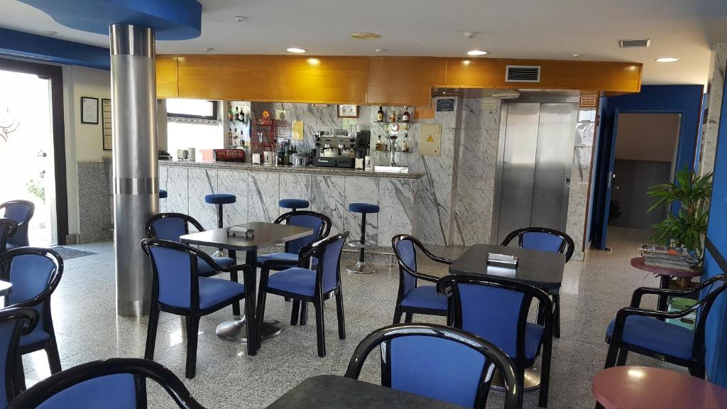 A restaurant or other place to eat at Hotel Zabala