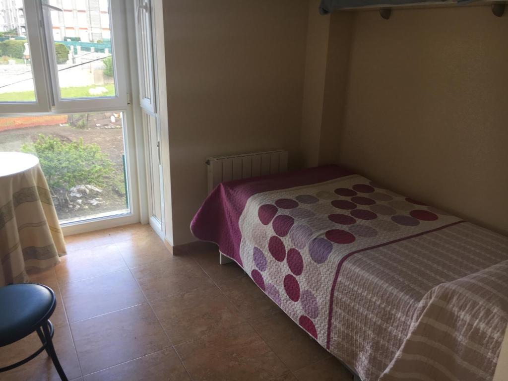 A bed or beds in a room at Hotel Azcona