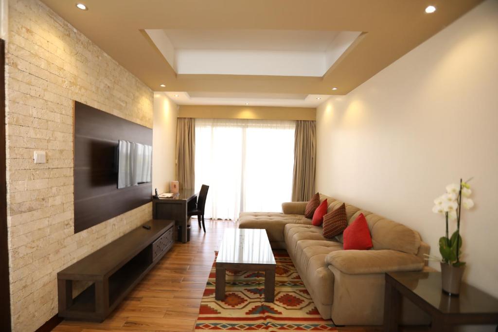 TV a/nebo společenská místnost v ubytování Bidwood Suite Hotel