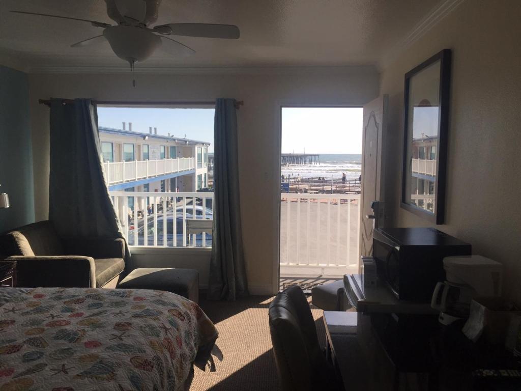 Dolphin Cove Motel photo