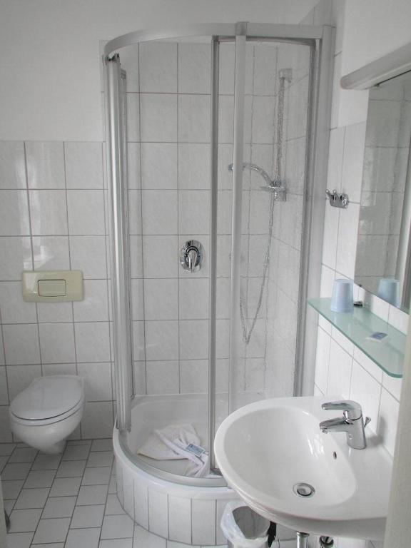 Koupelna v ubytování Hotel Pension Am Kurzentrum