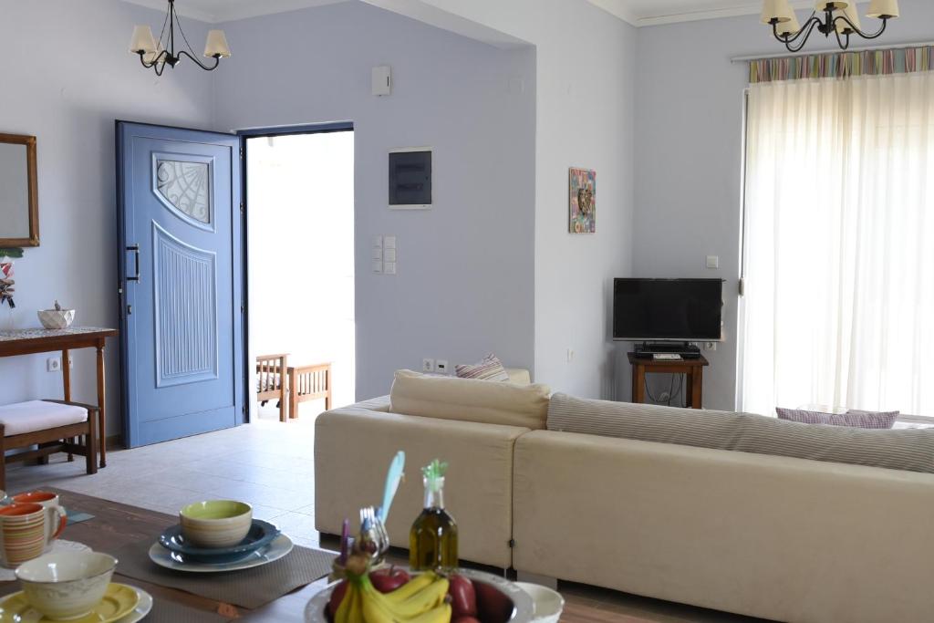 A seating area at Dimitris' & Valentina's Home