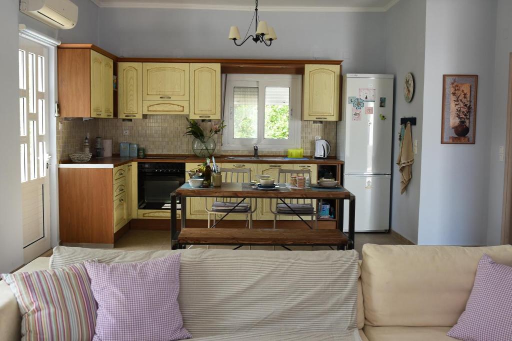 A kitchen or kitchenette at Dimitris' & Valentina's Home