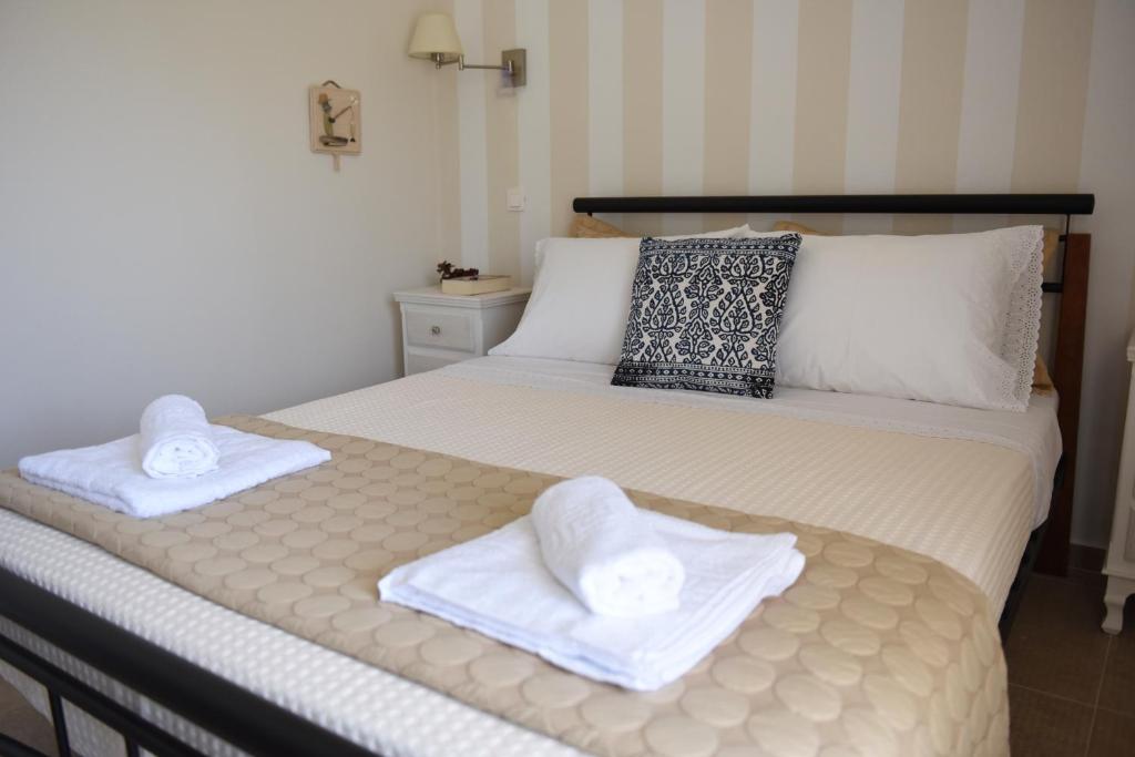 A bed or beds in a room at Dimitris' & Valentina's Home