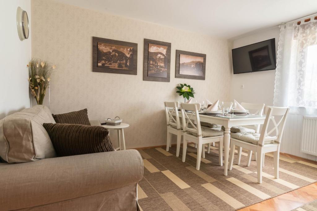Posezení v ubytování Apartments & Rooms Aleksandra