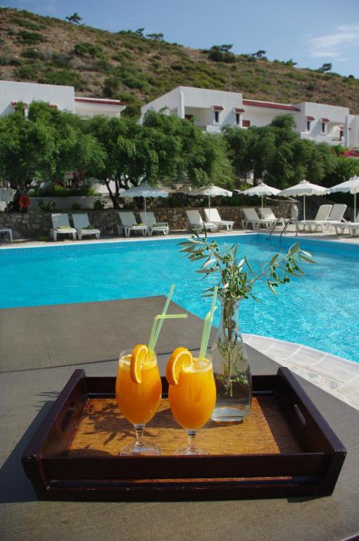 Bazén v ubytování Astron Hotel nebo v jeho okolí