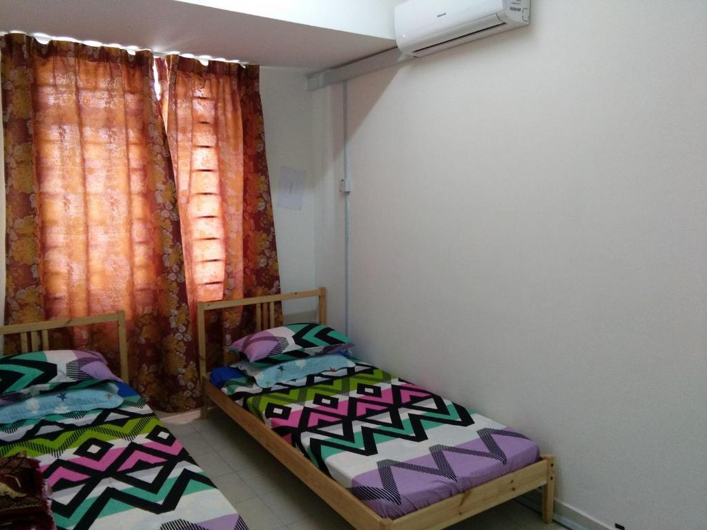 Postel nebo postele na pokoji v ubytování HomeStay D 11 Putrajaya NETFLIX WIFI