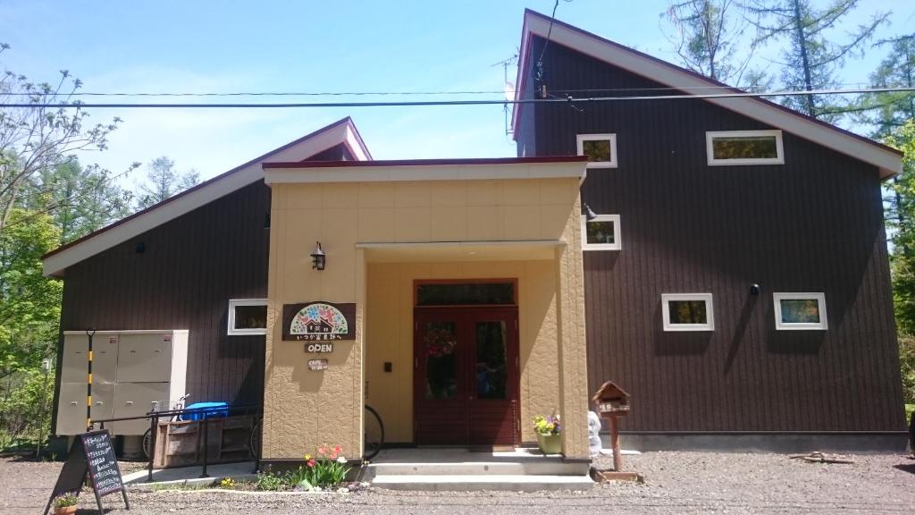 a small house with a brown at Ituka Furano e in Furano