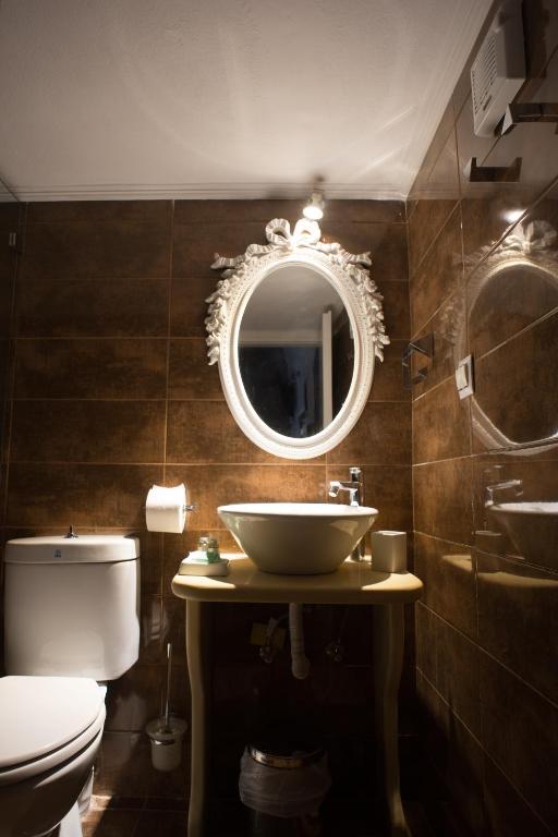A bathroom at Lida Mary
