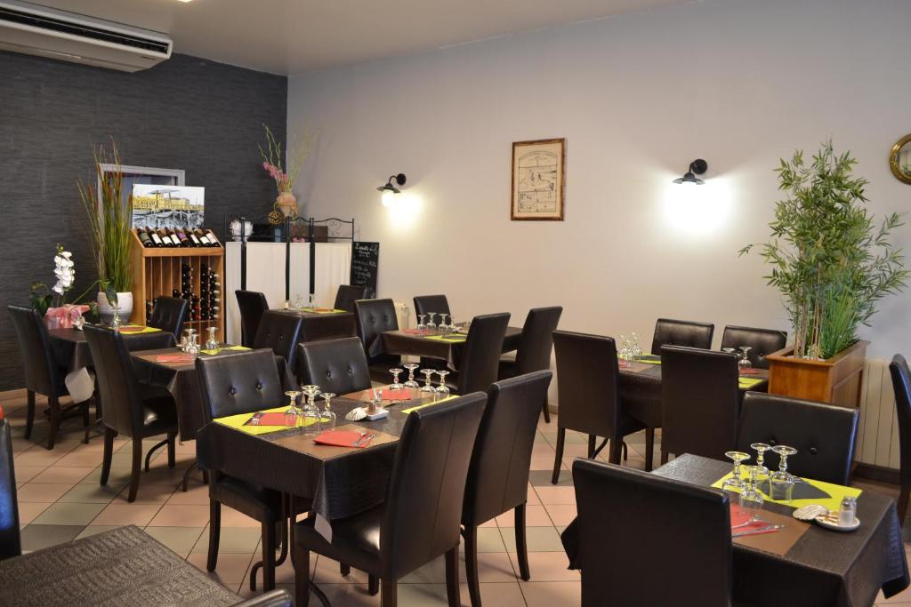 Restaurace v ubytování l'Hotel du port